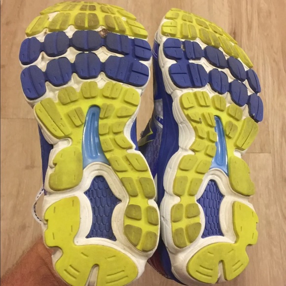 New Balance Size 9 - Picture 5 of 7